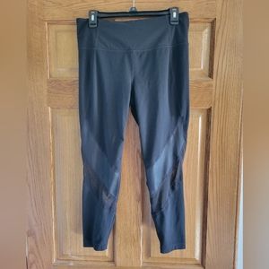 Athleta 871034 Mesh Shine Salutation Cropped Leggings